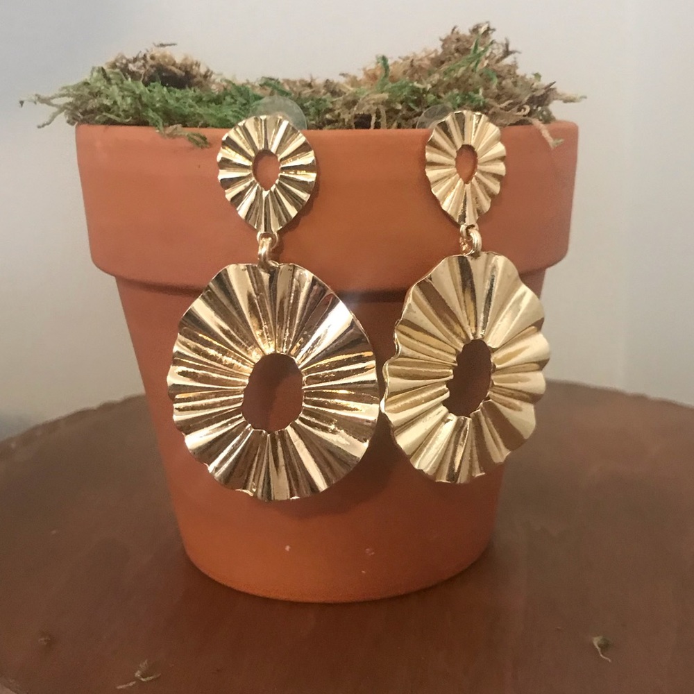 Earrings Gold Tone